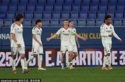 巴萨欧冠之夜：孔德双响逆(nì)转制胜 特(tè)尔施特(tè)根回歸(guī)获全場(chǎng)致敬