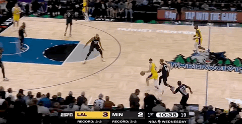 湖人绝杀！里夫斯压哨绝杀！排队给拉拉维亚道歉...