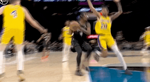 湖人绝杀！里夫斯压哨绝杀！排队给拉拉维亚道歉...