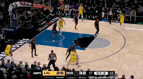 湖人绝杀！里夫斯压哨绝杀！排队给拉拉维亚道歉...