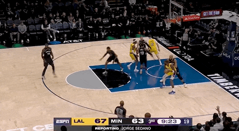 湖人绝杀！里夫斯压哨绝杀！排队给拉拉维亚道歉...