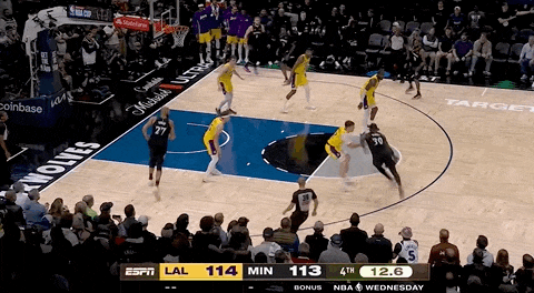 湖人绝杀！里夫斯压哨绝杀！排队给拉拉维亚道歉...