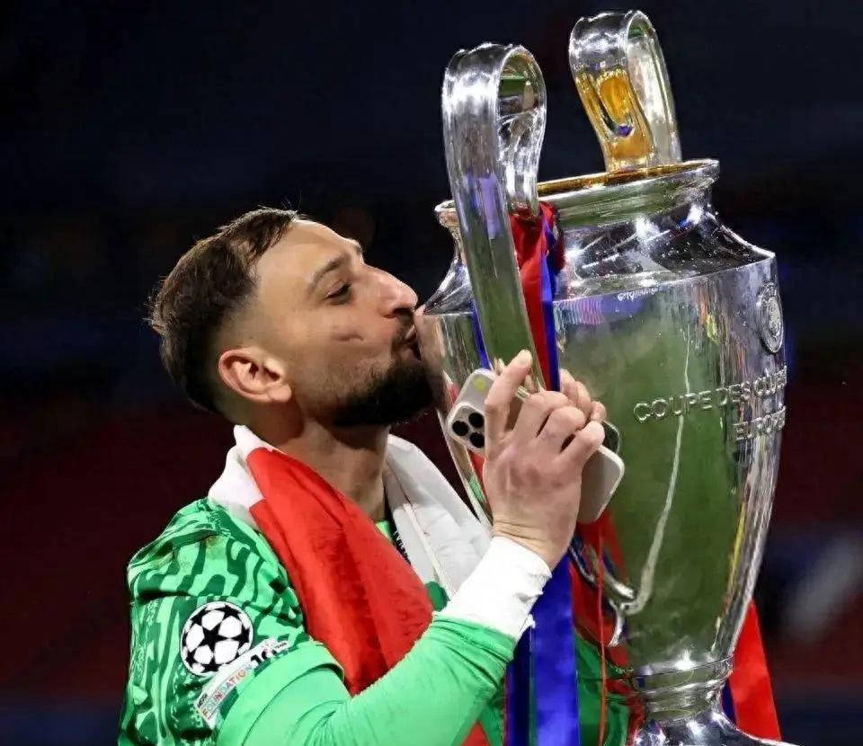 曼城引入欧洲杯、欧冠功勋门将!誉为门将界的马拉多纳