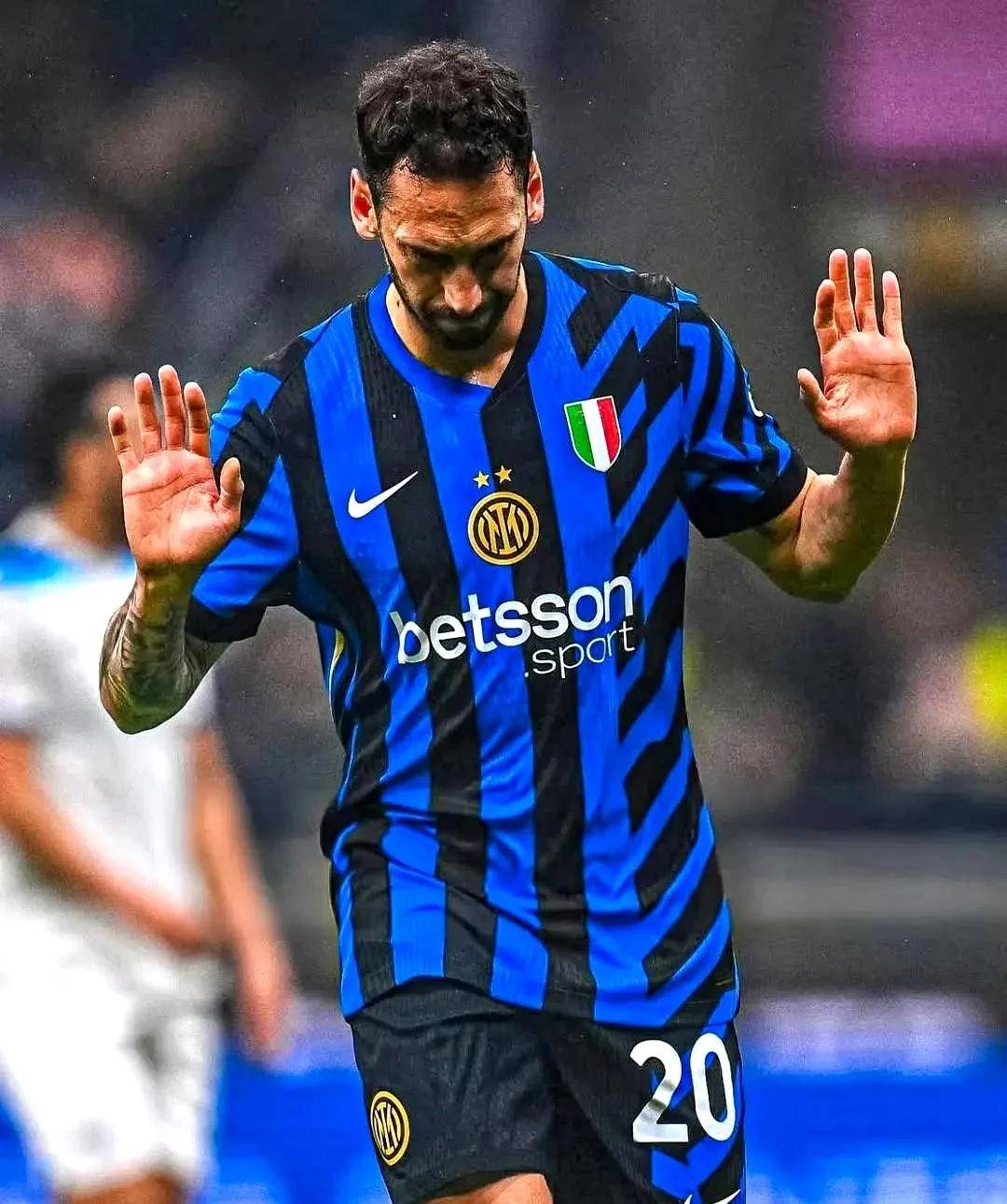 多变的恰尔汗奥卢!