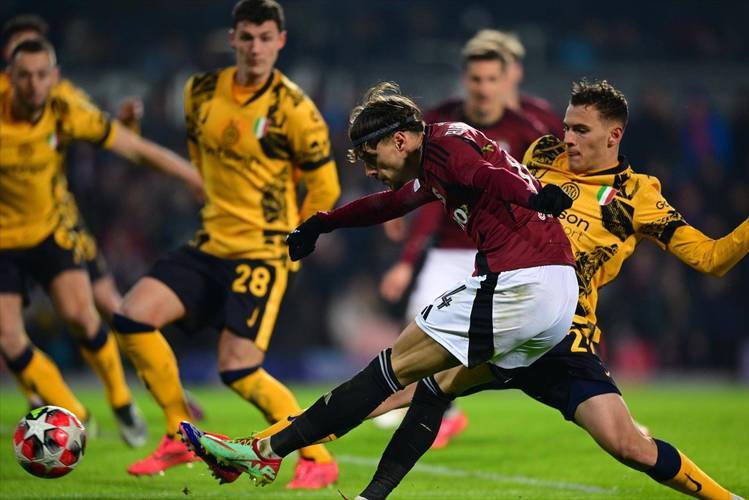 本菲卡主场迎战勒沃库森,凭借稳健防守和主场优势争夺欧冠出线席位。