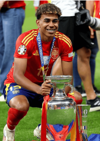 欧冠黄牌逼近，巴萨多将面临停赛风险