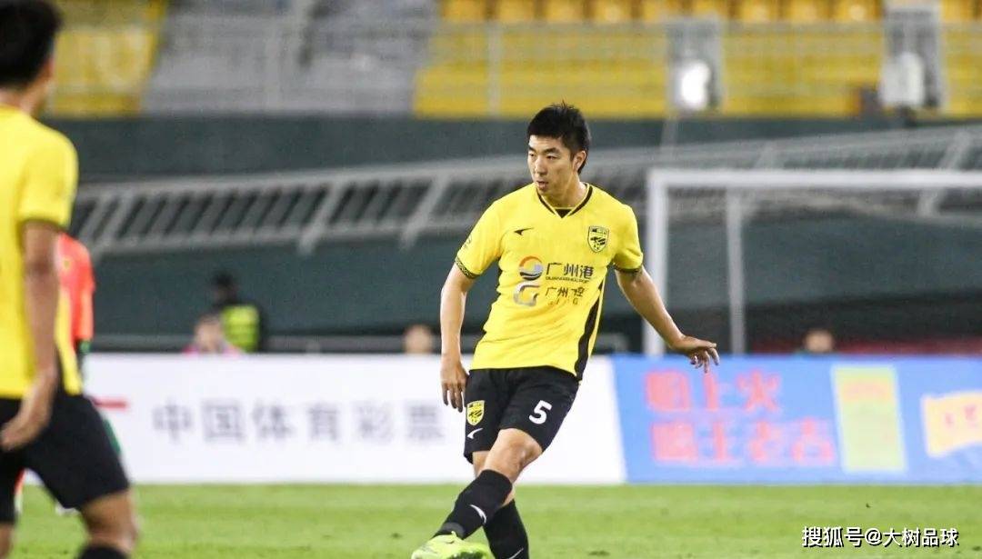 大鱼！中甲球队报价欧冠球队前锋：28岁1米9，欧冠11场1球