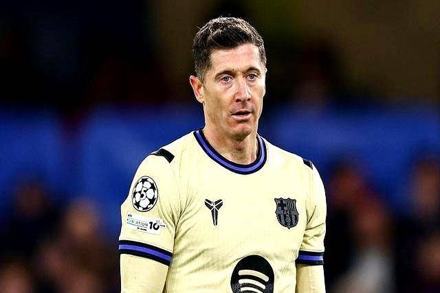 欧冠惨败！主帅弗里克更衣室暴怒，切尔西撕碎西甲伪强队！