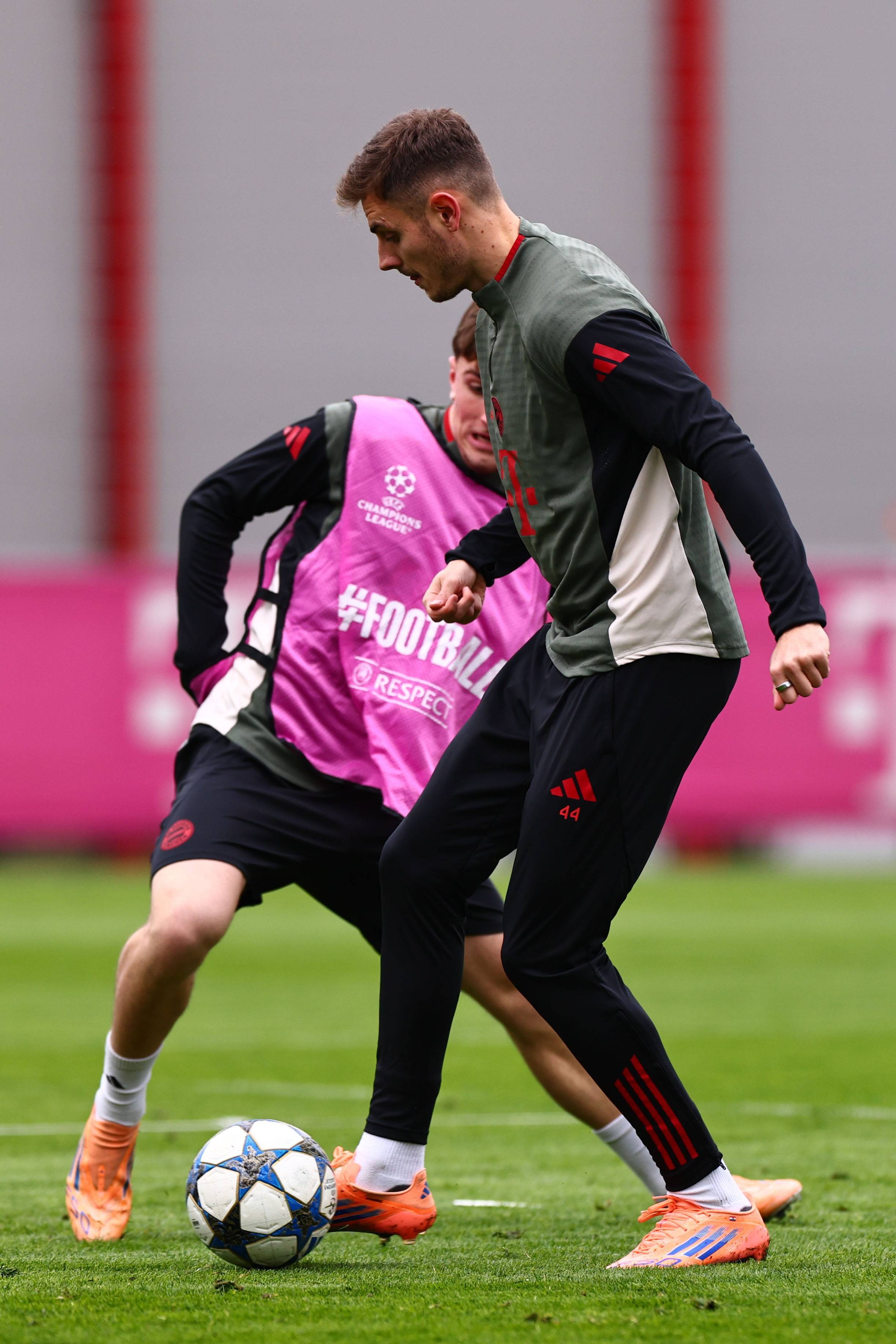 （外代二线）足球——欧冠联赛：拜仁慕尼黑赛前备战