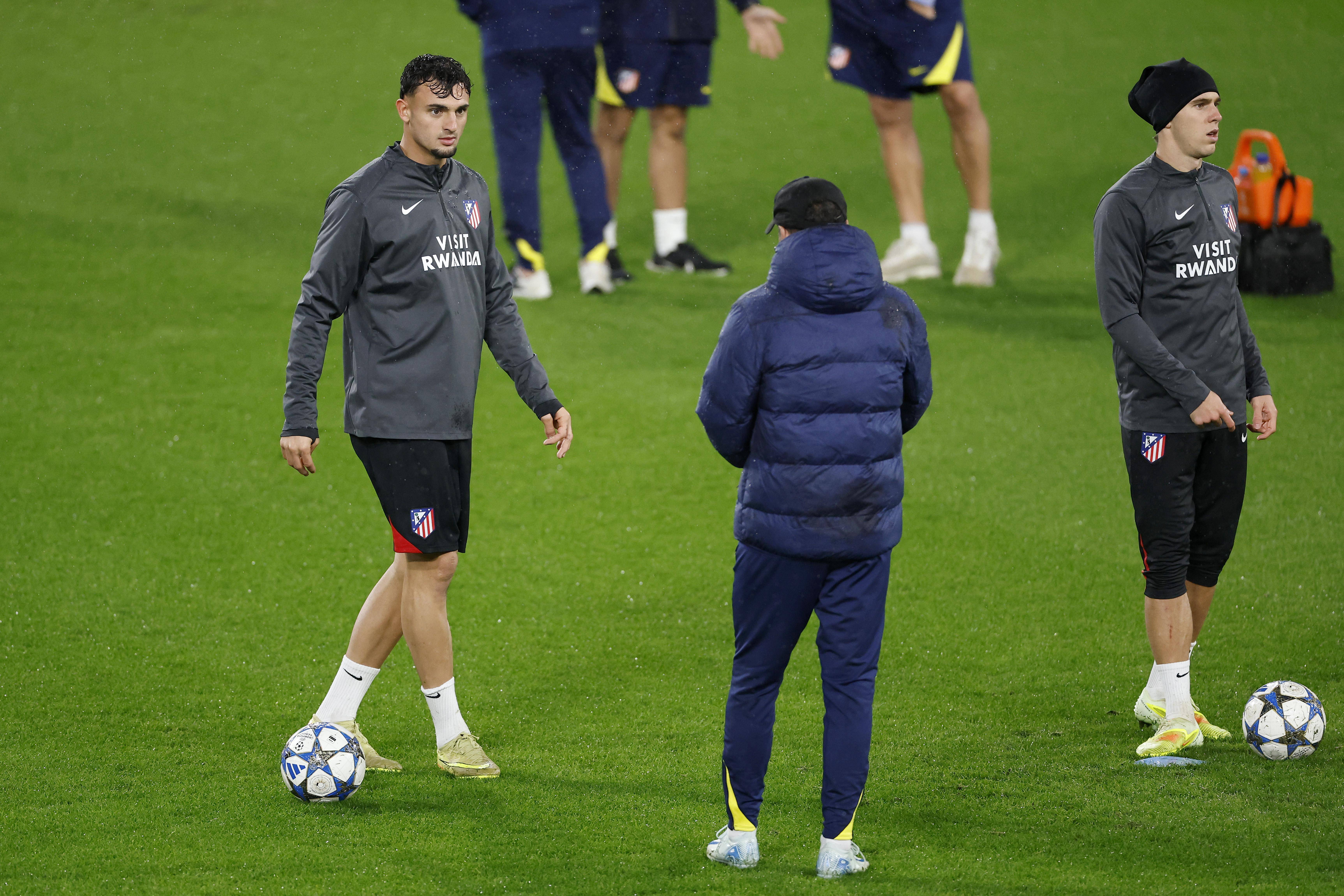 （外代二线）足球——欧冠联赛：马竞赛前备战