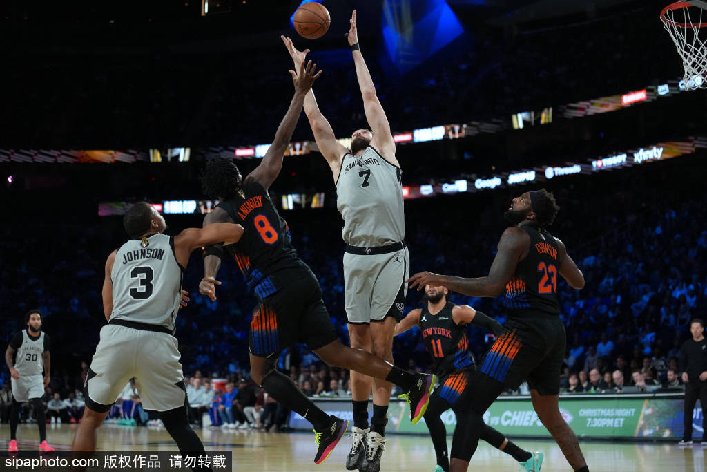 尼克斯队的球场内外：奖金分配与节日慈善